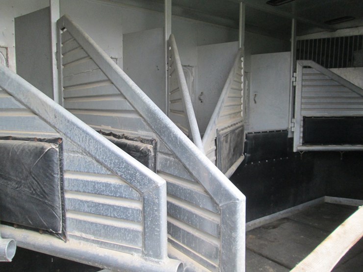 #46187-•-1990-featherlite-g1108-46'-s/a-aluminum-horse-trailer-1fpl38105la912062-image-22