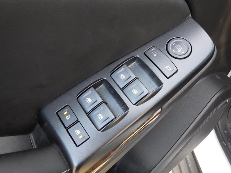 2017-chevrolet-tahoe-image-30