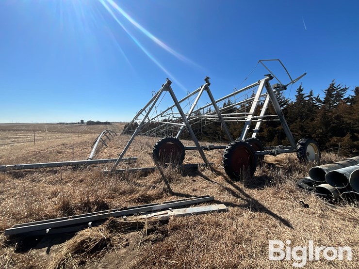 reinke-center-pivot-w/pipe-drops-sprinkler-image-1