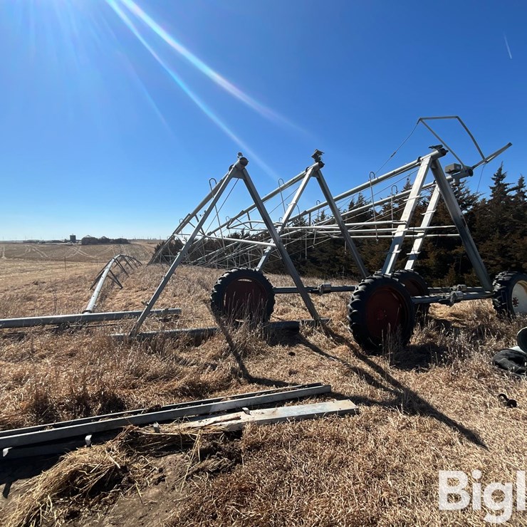 Reinke Center Pivot W/Pipe Drops Sprinkler