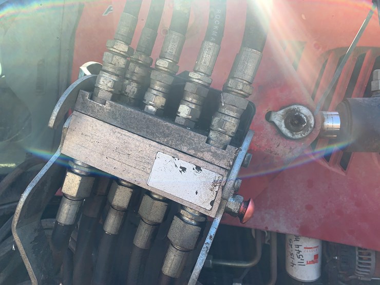 2011-case-ih-puma-140-tractor-image-11