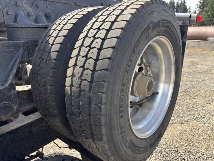 2000-peterbilt-378-image-46