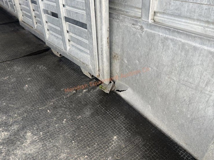 1996-featherlite-8120-image-21