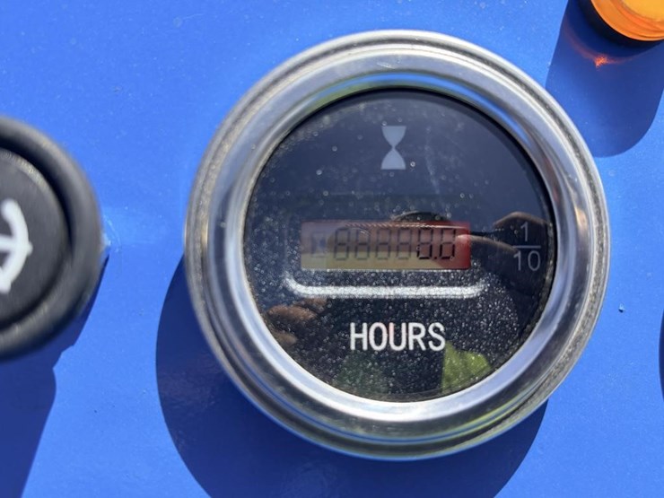 2026-zjg-zj-380-skid-steer-loader-image-11