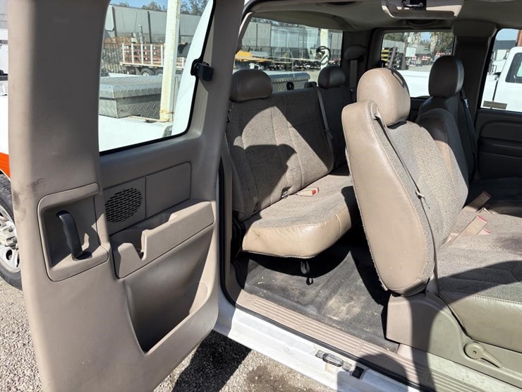 2006-chevrolet-silverado-1500-image-12