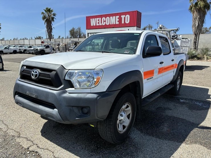 2013-toyota-tacoma-image-1