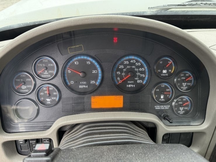 2012-international-7600-image-29