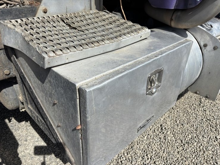 2000-peterbilt-378-image-33