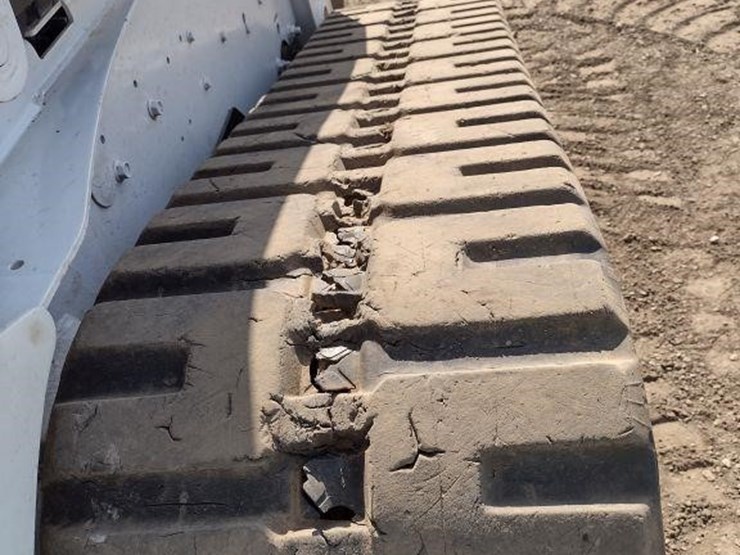 2009-bobcat-t320-image-29