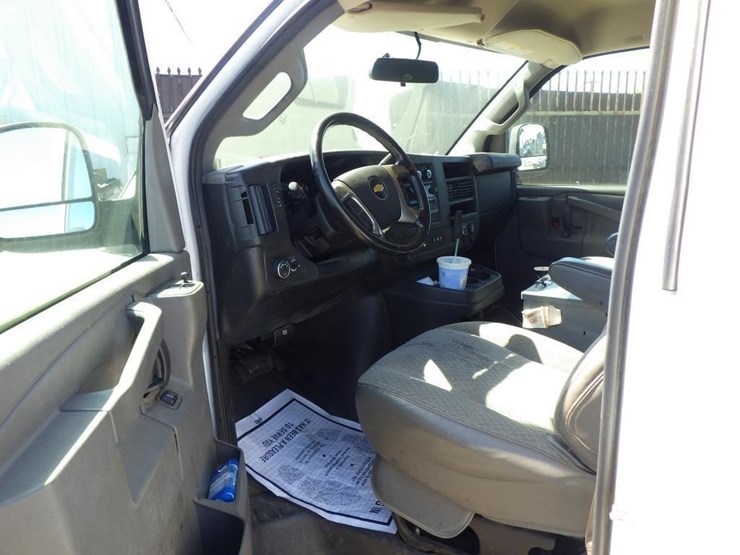 2016-chevrolet-express-2500-image-5