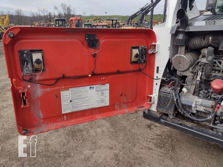 2016-bobcat-s570-image-27