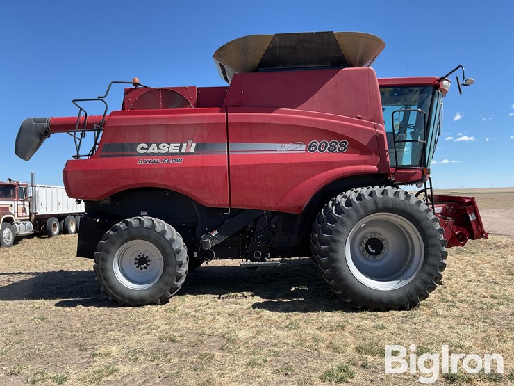 2011-case-ih-6088-image-4