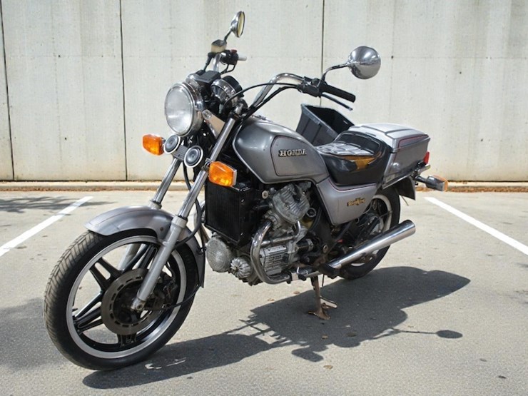 1982-honda-gl500-silver-wing-motorcycle-image-5