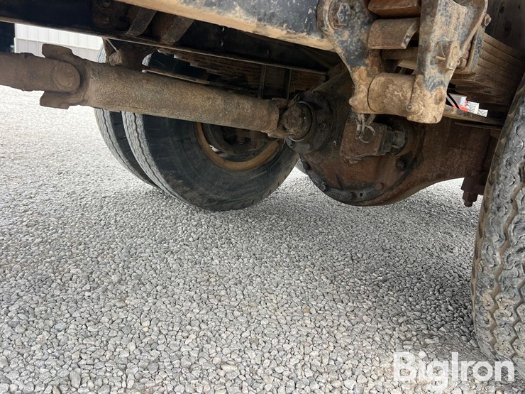 1977-ford-800-image-14