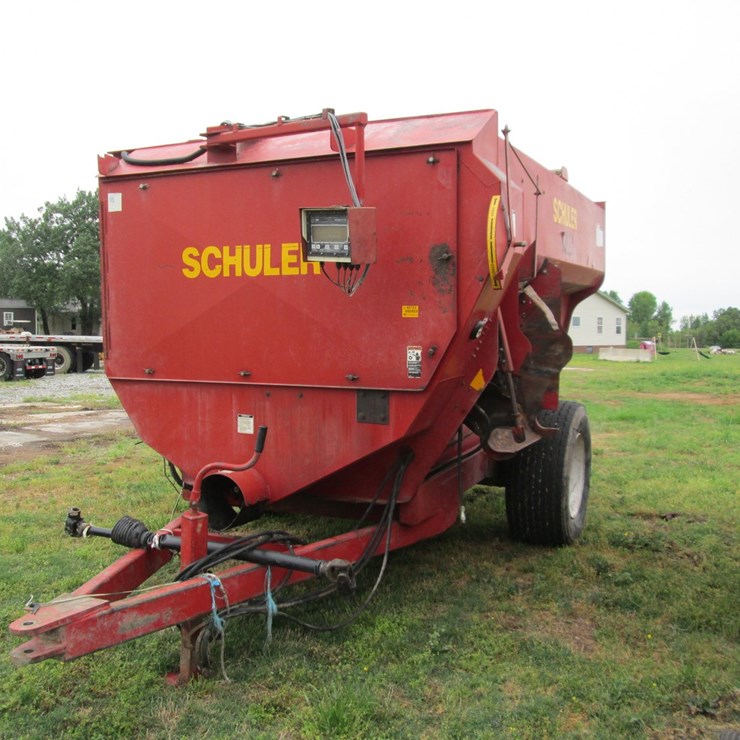 #46183 • Schuler Pull-Type Feed Mixer