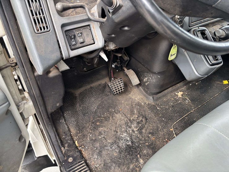 2005-international-durastar-4300-image-37