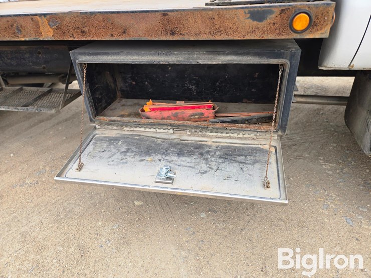 2005-ford-f650-xl-image-11