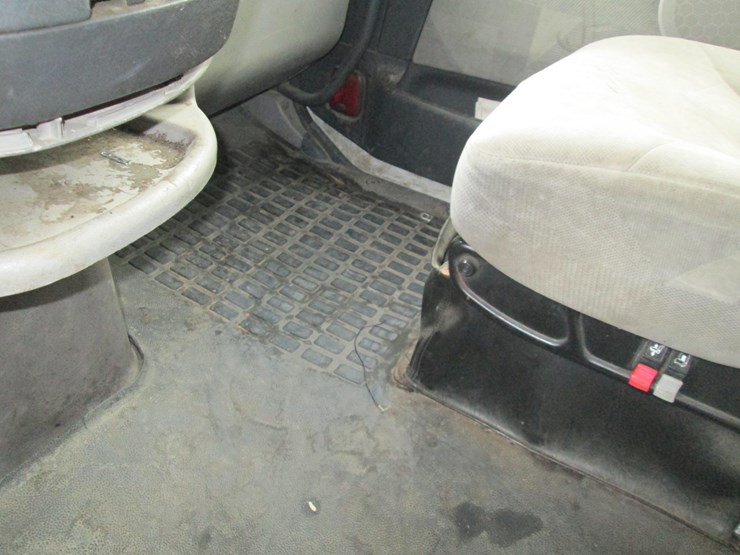 #46184-•-2008-volvo-t/a-sleeper-truck-tractor-4v4nc9gh08n482694-image-43