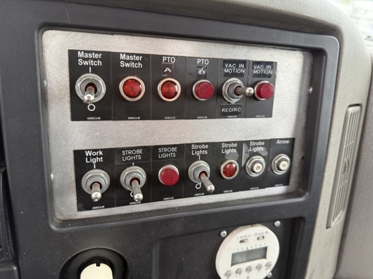 2012-international-7600-image-36