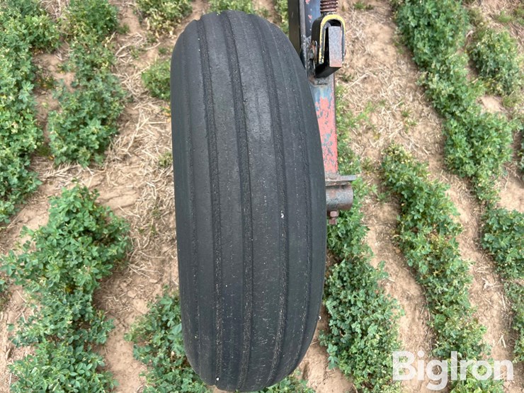 16r30-strip-tiller-image-18