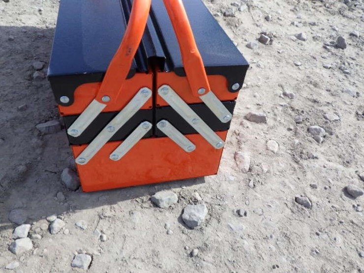 portable-folding-steel-tool-chest-image-3