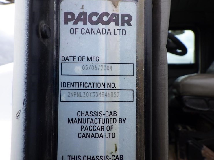 2005-peterbilt-pb330-22'-t/a-fuel-lube-truck-image-85