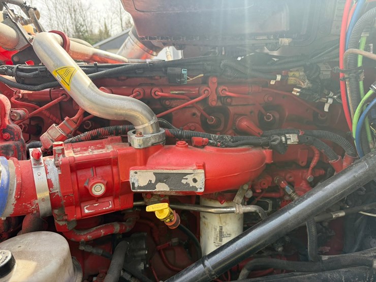 2015-peterbilt-579-image-17