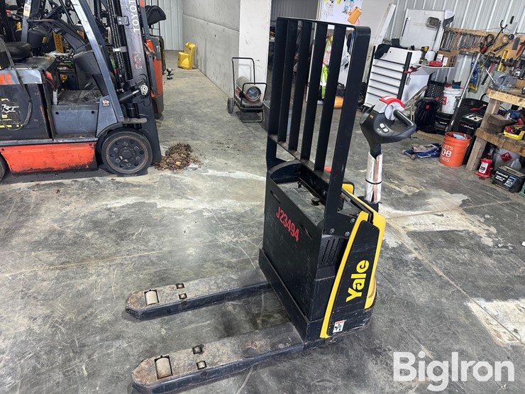 yale-mpb045vgn24t2634-electric-pallet-jack-image-1