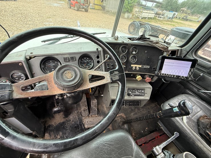 2001-mack-rd688s-image-19