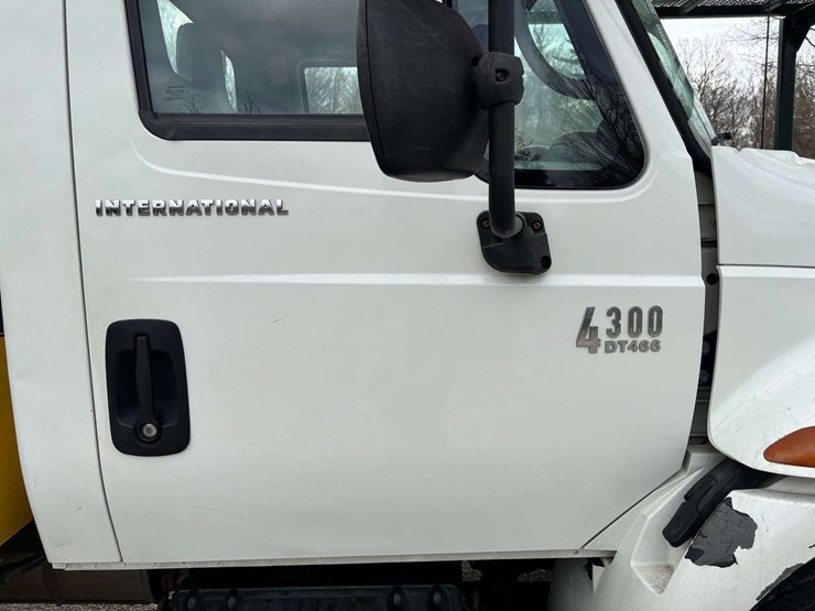 2005-international-durastar-4300-image-28
