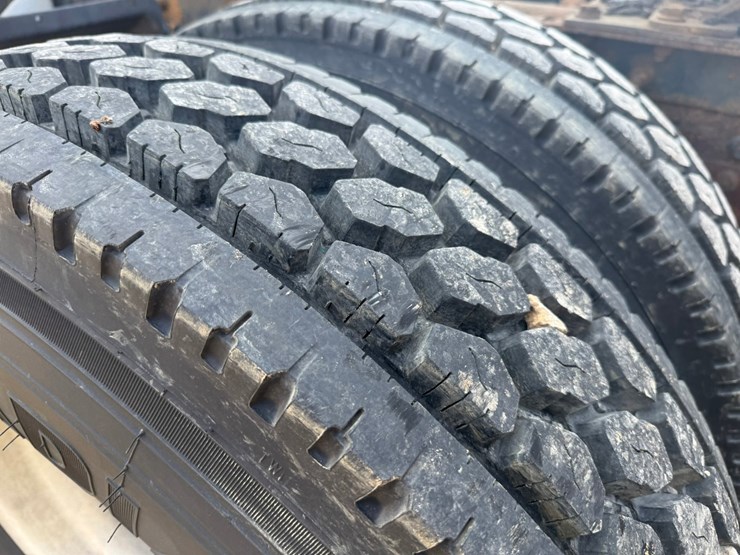 #1262-•-2004-international-9400i-6x4-sleeper-cab-truck-tractor-image-81