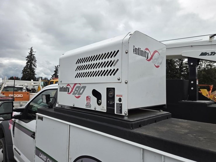 2022-ford-f550-image-8