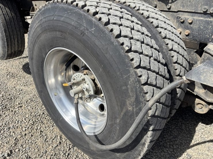 2000-peterbilt-378-image-15