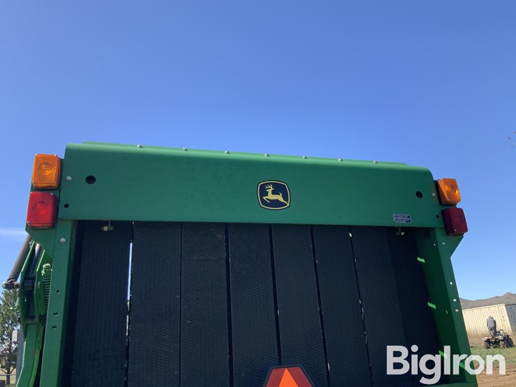 2010-john-deere-568-image-18