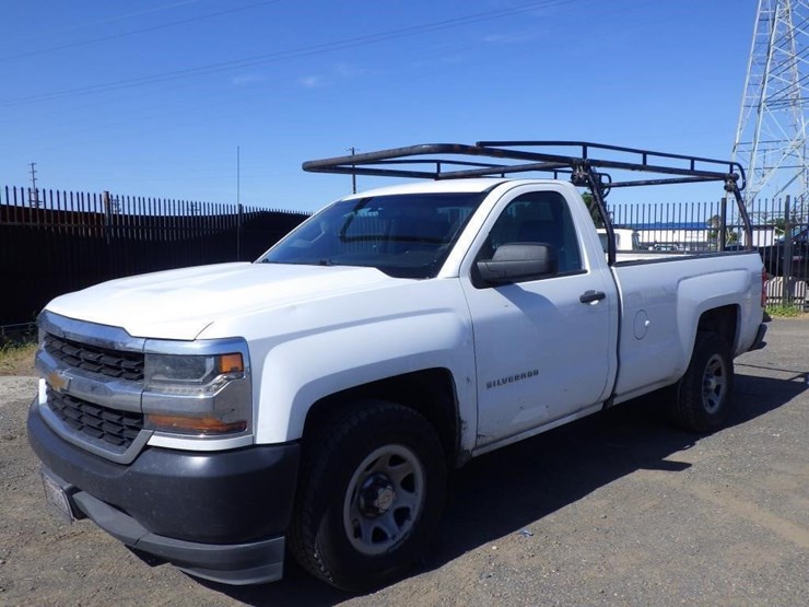 2018-chevrolet-1500-image-1