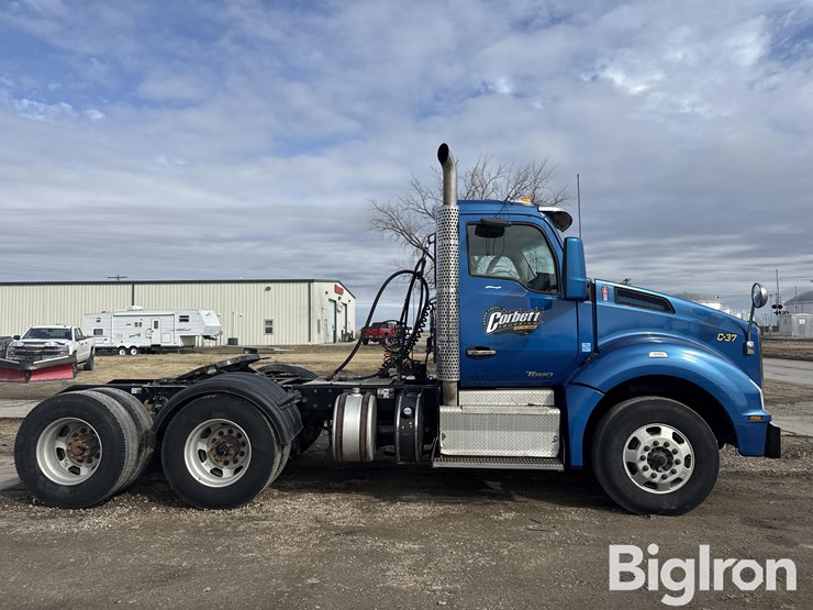 2016-kenworth-t880-image-4