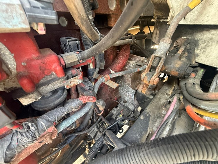 #1262-•-2004-international-9400i-6x4-sleeper-cab-truck-tractor-image-17