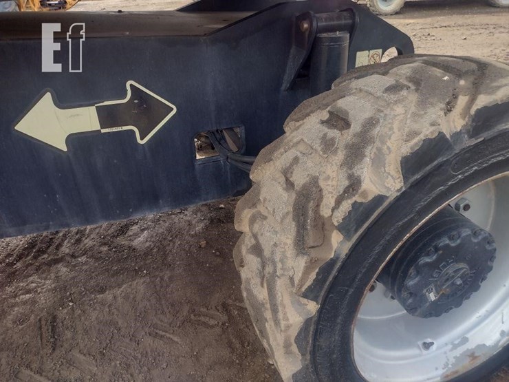 2013-jlg-800s-image-25