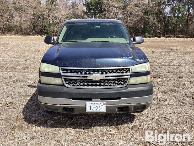 2005-chevrolet-silverado-2500-image-2