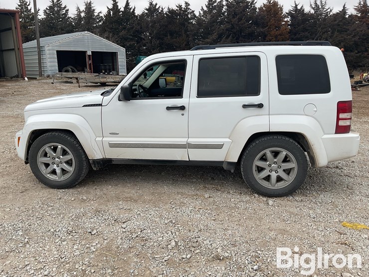 2012-jeep-liberty-image-8