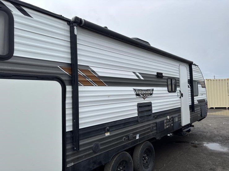 2020-wildwood-wdt282qbxl-ca-travel-trailer-image-16
