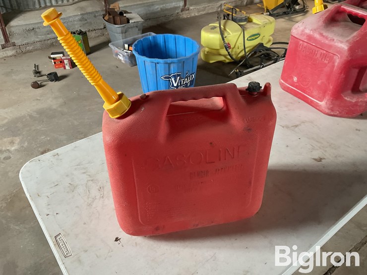 poly-fuel-cans-image-15