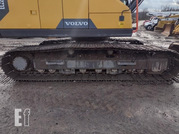 2020-volvo-ec220e-lr-image-21