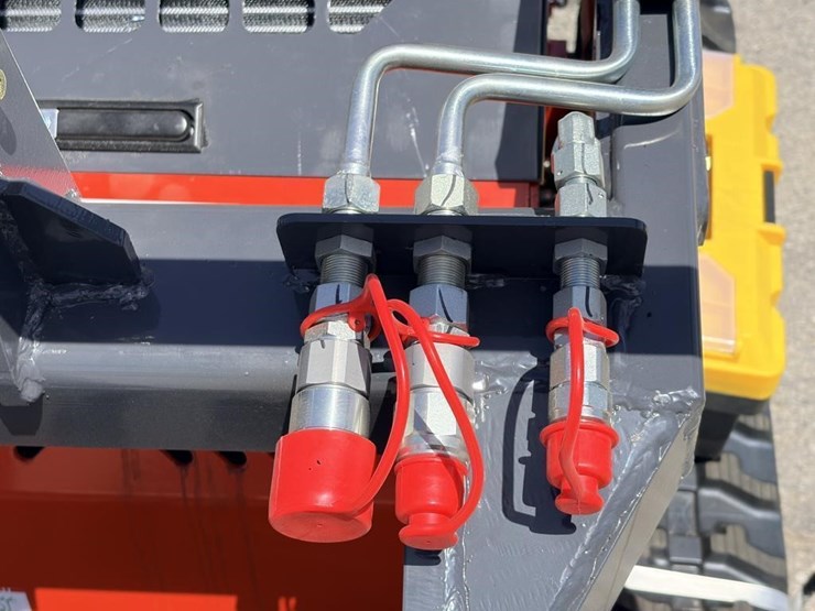 2026-zjg-zj-380-skid-steer-loader-image-7