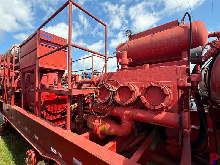 western-rough-rider-1000-hp-10k-triplex-double-pump-trailer-image-1