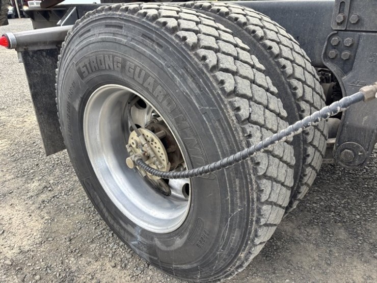 2022-peterbilt-567-image-19