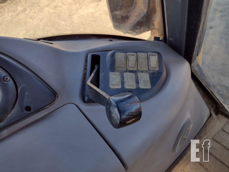 case-580m-turbo-image-8