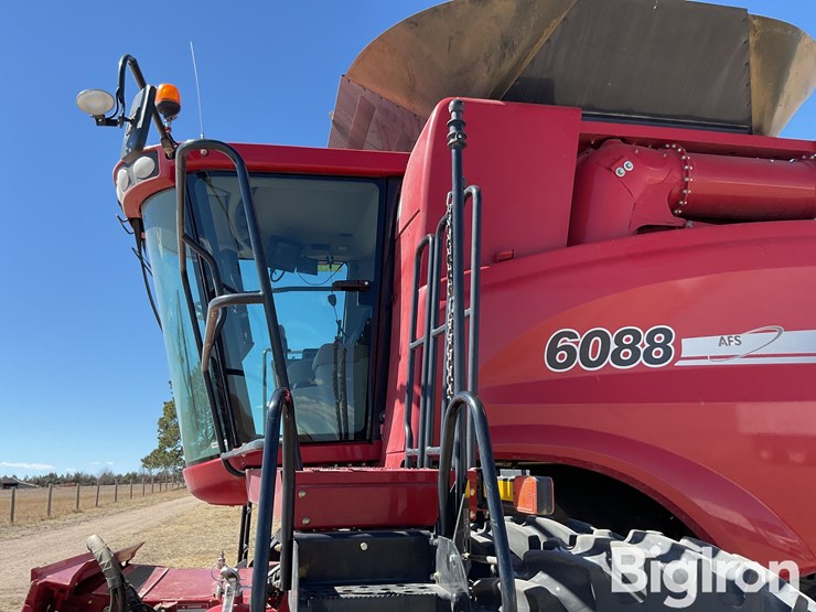 2011-case-ih-6088-image-13