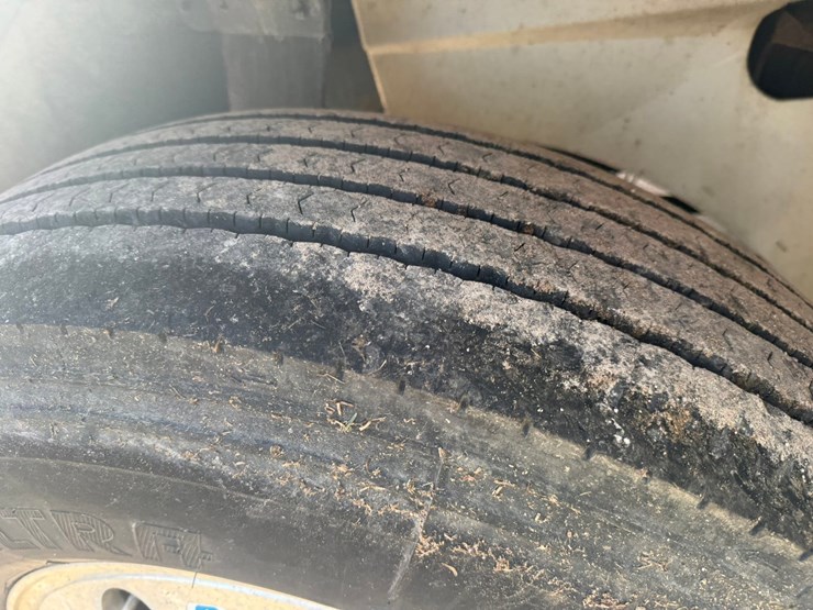 #1262-•-2004-international-9400i-6x4-sleeper-cab-truck-tractor-image-79