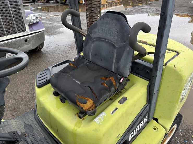 clark-cdp40-forklift-image-17